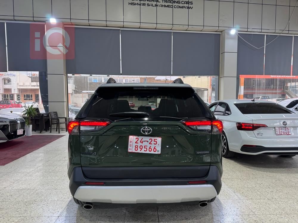 تۆیۆتا ڕاڤ 4